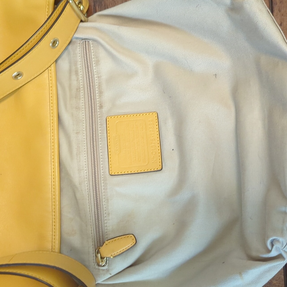Coach Duffle Bag - Picture 7 of 9